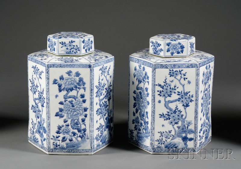 Appraisal: Pair of Porcelain Tea Caddies Japan late th early th