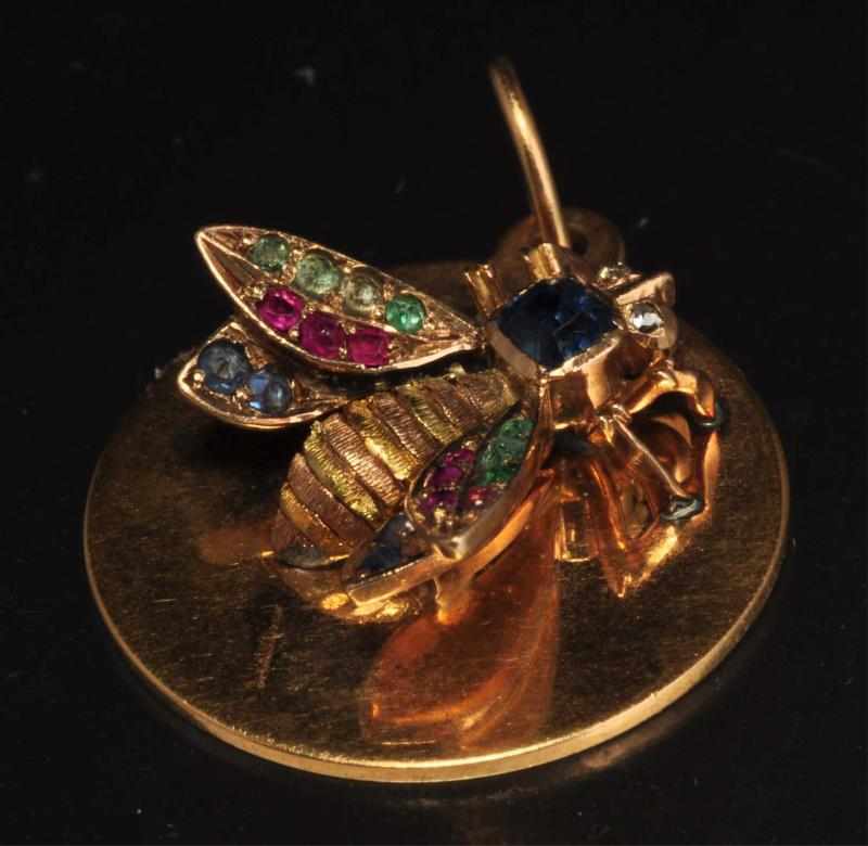 Appraisal: K Y Gold Sapphire Emerald Ruby Bee Charm Description Sapphire