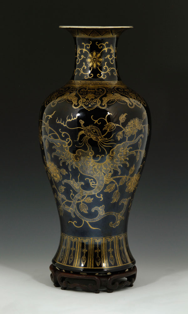 Appraisal: - th C Chinese Vase Vase China th century porcelain