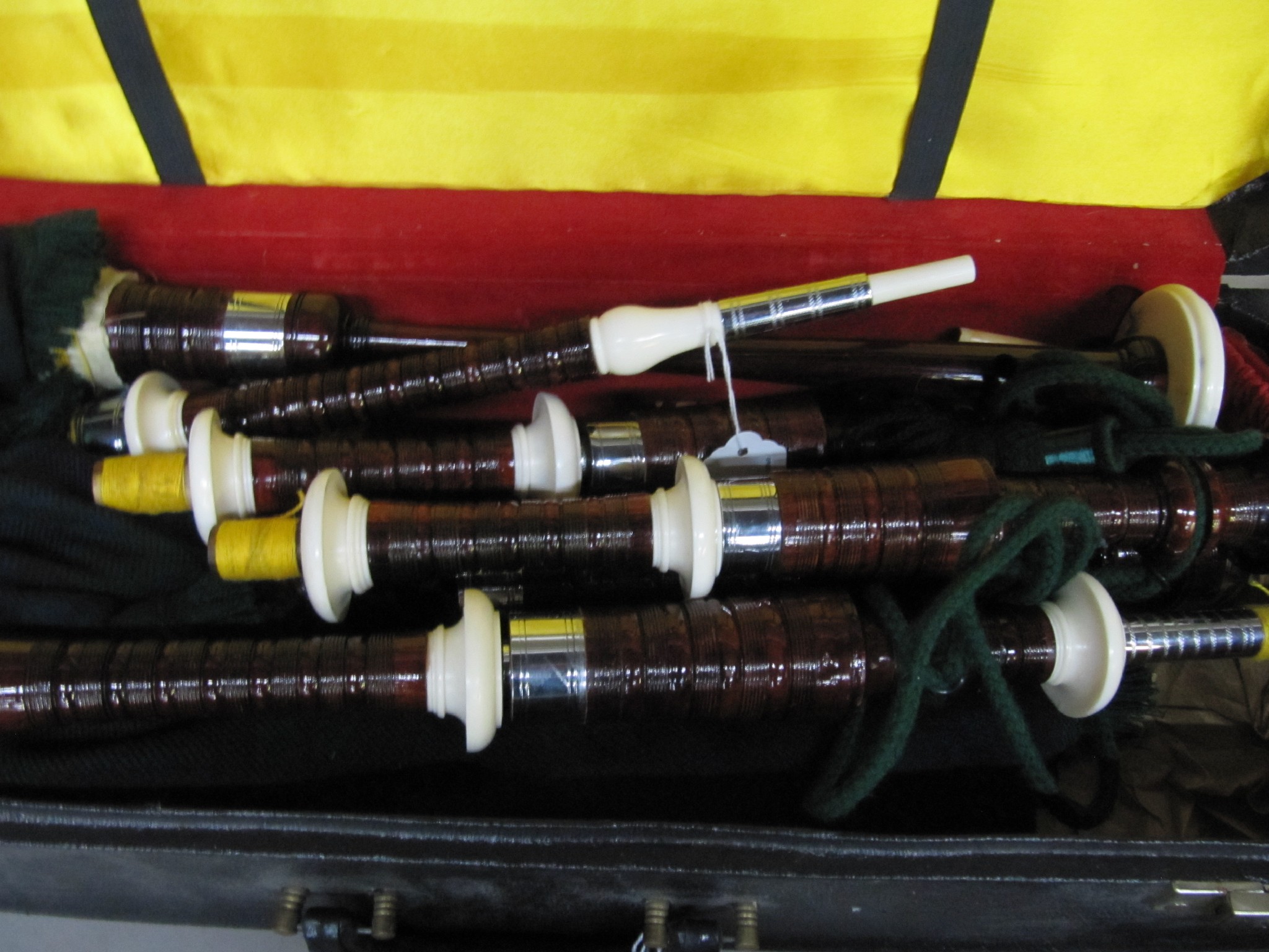 Appraisal: A set of bagpipes in case