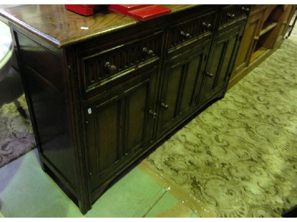 Appraisal: A good quality oak dresser base in the old English