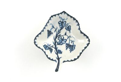 Appraisal: A Lowestoft blue and white leaf-shaped pickle dish painted with