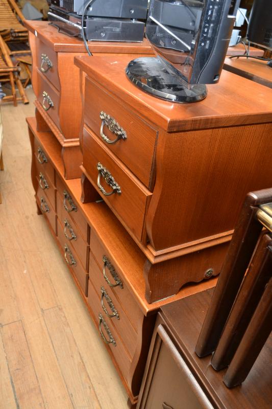 Appraisal: A PAIR OF THREE DRAWER BEDSIDE CABINETS A PAIR OF