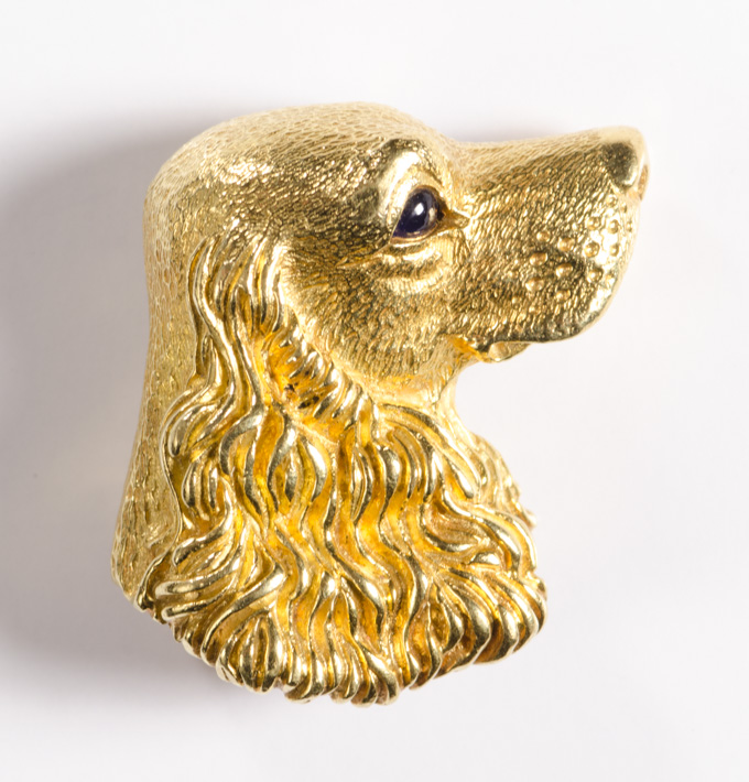 Appraisal: TIFFANY CO EIGHTEEN KARAT GOLD CANINE BROOCH the right-facing side