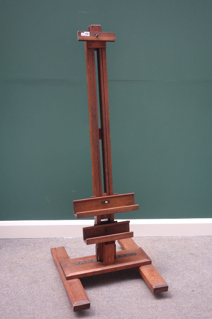 Appraisal: An early th century stained beech artist's easel on an