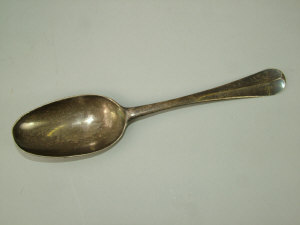 Appraisal: An early George II silver old English pattern table spoon