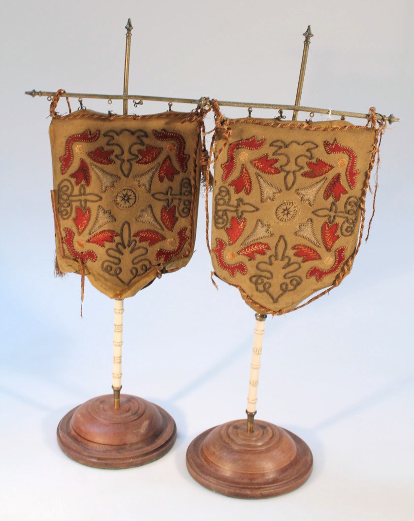 Appraisal: A pair of early thC brass and oak table screens