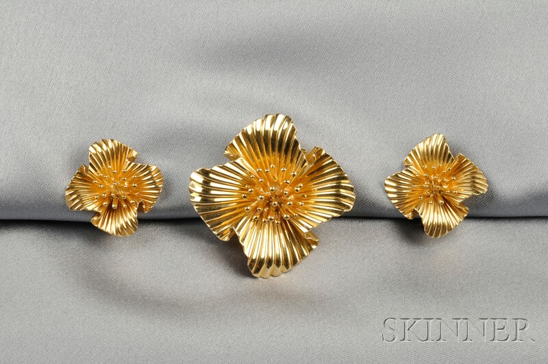 Appraisal: kt Gold Flower Suite Tiffany Co comprising a brooch and