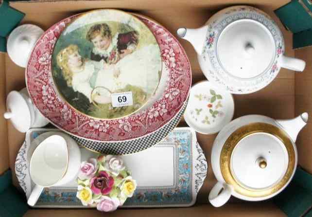 Appraisal: Collection of Wedgwood Pottery to include Rosedale Tea Pot Florentine