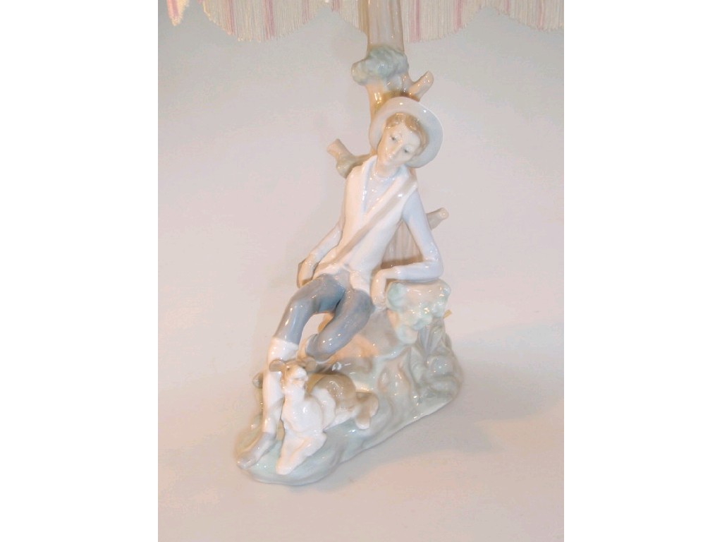 Appraisal: A Lladro figural table lamp