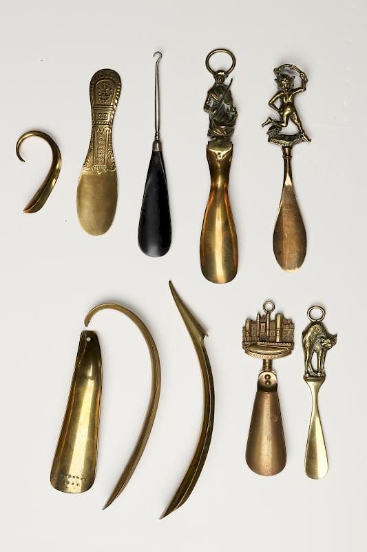 Appraisal: A COLLECTION OF ANTIQUE AND COLLECTIBLE SHOE HORNS Various figures