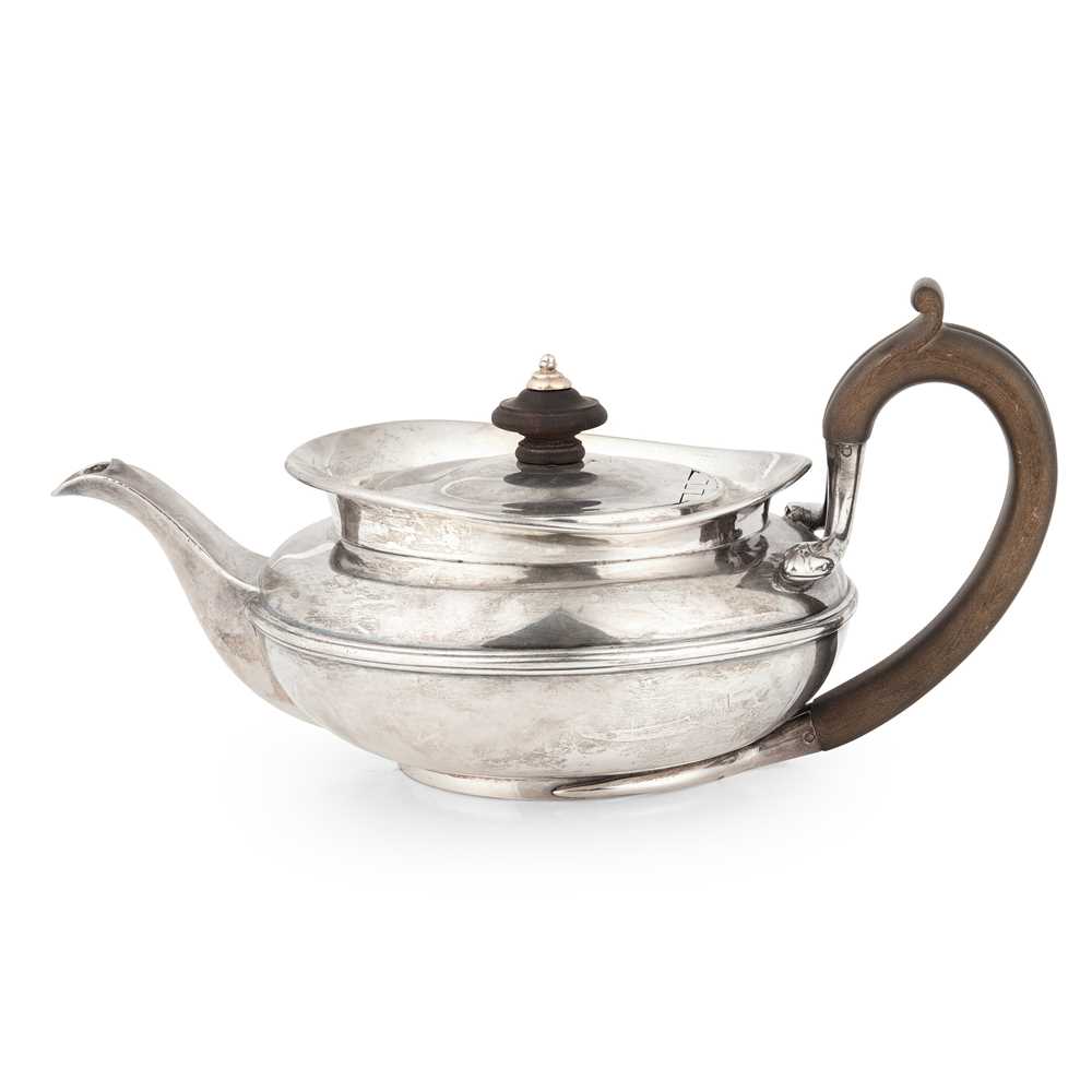 Appraisal: A GEORGE III TEAPOT Benjamin Smith London of squat circular