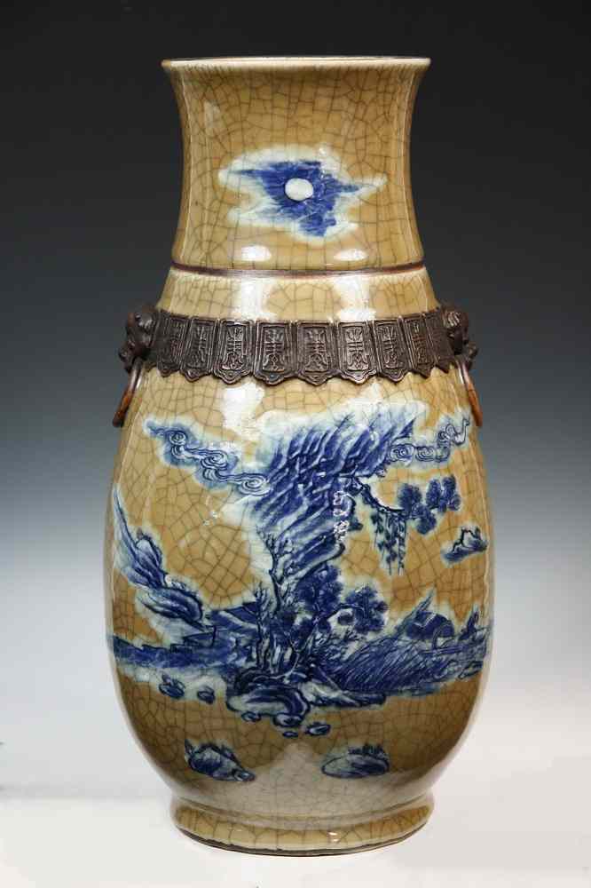 Appraisal: CHINESE EXPORT VASE - th c Chinese Pottery Vase in