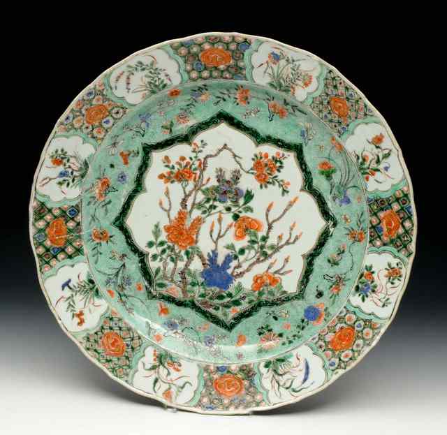 Appraisal: A CHINESE PORCELAIN CIRCULAR DISH decorated in famille verte enamels