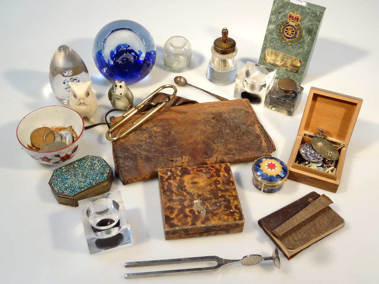 Appraisal: Various collectables etc to include a boxed paperweight set with