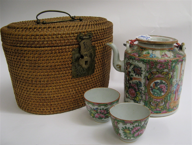 Appraisal: CHINESE PORCELAIN TEA SET IN A FITTED BASKET the tea