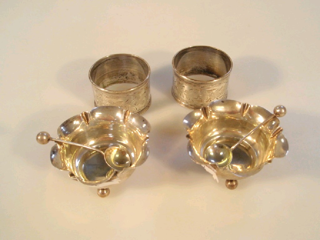 Appraisal: A pair of Edwardian silver salts with spoons and a