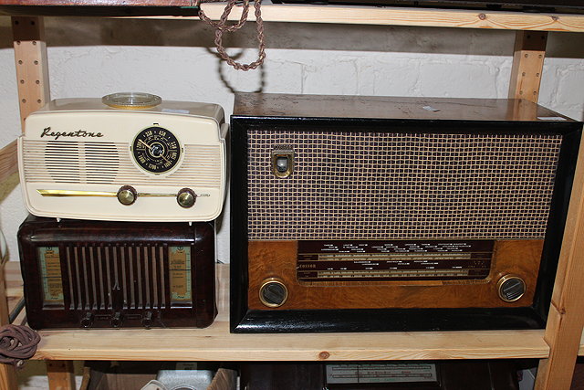 Appraisal: LITTLE MAESTRO MODEL BAKELITE RADIO an Ekco type A bakelite