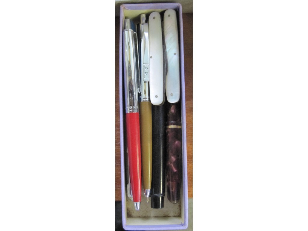 Appraisal: Box of assorted pens and pocket knives