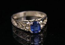 Appraisal: A Sapphire Ring K yellow white gold ring set with