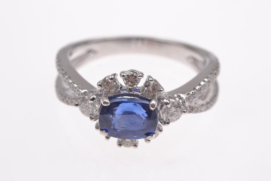 Appraisal: A SAPPHIRE AND DIAMOND DRESS RING IN CT WHITE GOLD