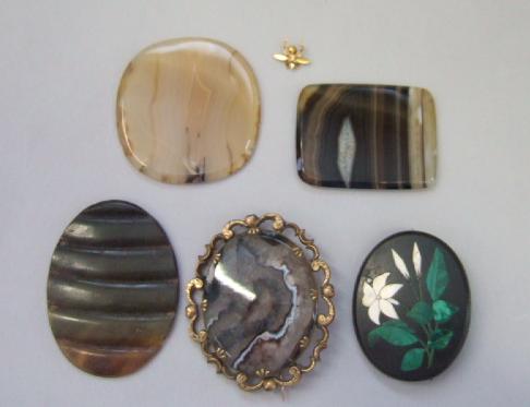 Appraisal: A Victorian shaped oval agate set brooch decorated with a