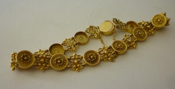 Appraisal: A FILIGREE GOLD BRACELET the circular panels applied with a