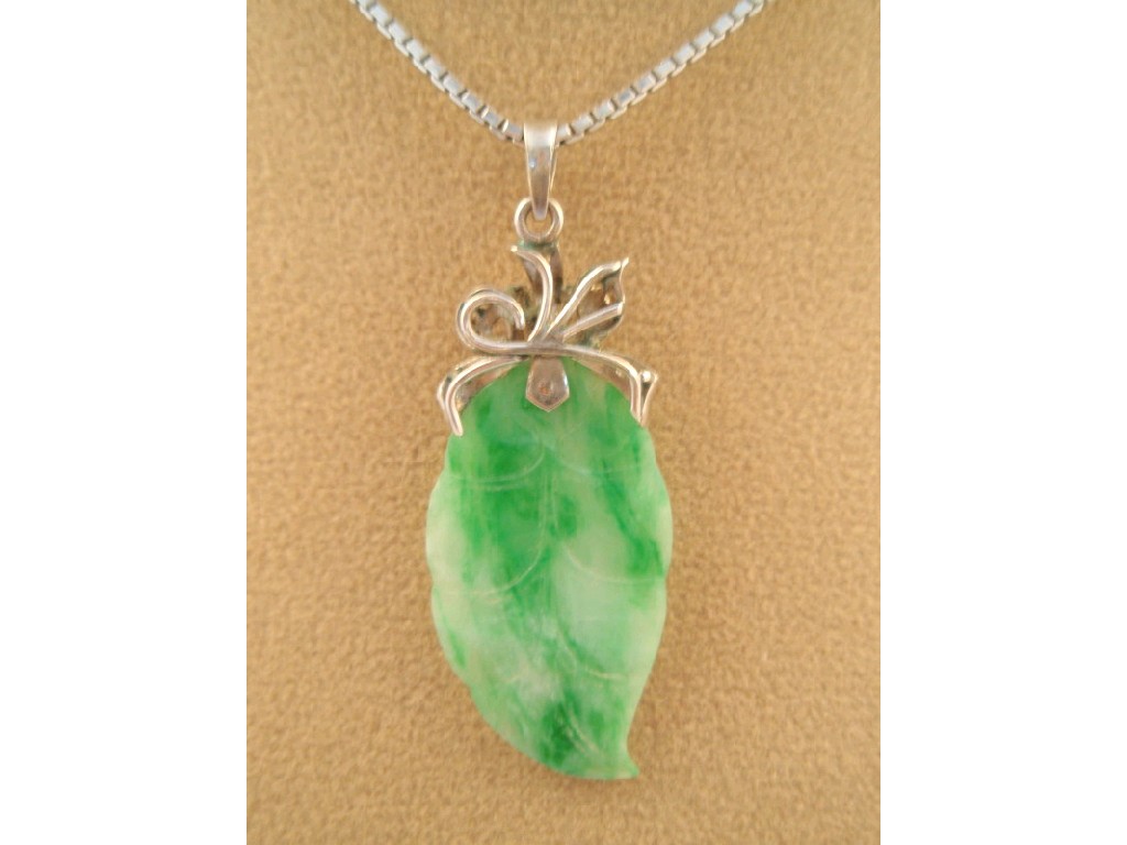 Appraisal: An oriental jade leaf pendant on white metal chain