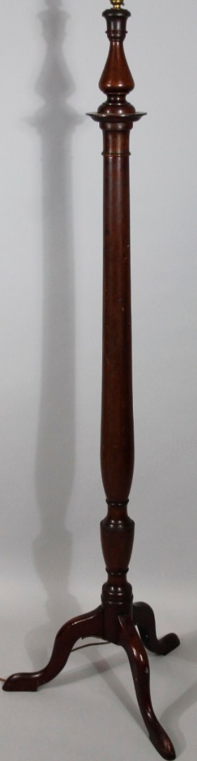 Appraisal: An early thC mahogany lamp standard with baluster and cylindrical