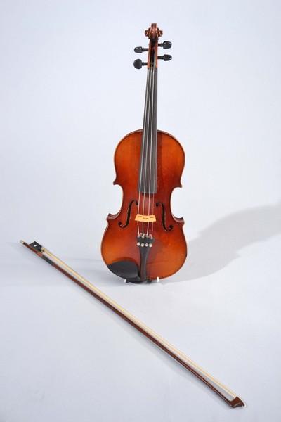 Appraisal: VIOLIN - 'S GERMAN VIOLIN LABEL READS 'ANTONIUS STRADIVARIUS'CONDITION FAIR