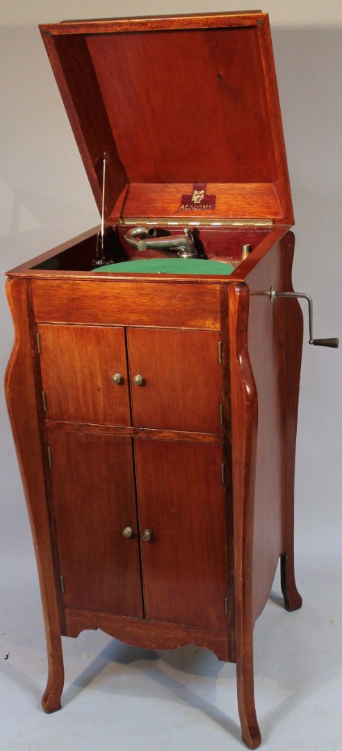 Appraisal: A mid- thC Academy freestanding gramophone the domed hinged lid