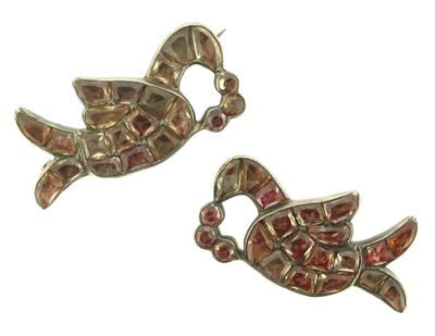 Appraisal: A pair of antique gem set bird brooches The flat