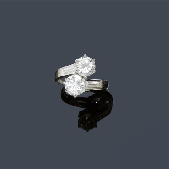 Appraisal: A DIAMOND RING circa White gold Classic crois model ring