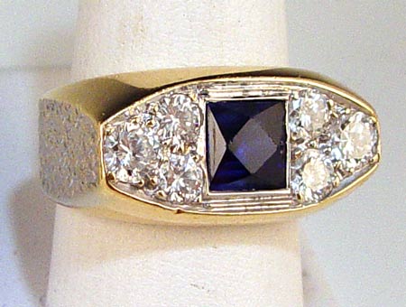 Appraisal: K SAPPHIRE AND CTW DIAMOND RING K yellow gold ring