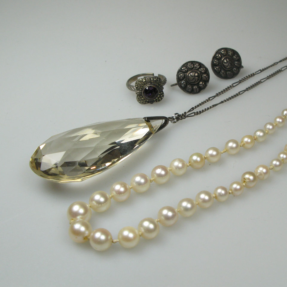 Appraisal: Single Strand Graduated Cultured Pearl Necklace with a silver clasp