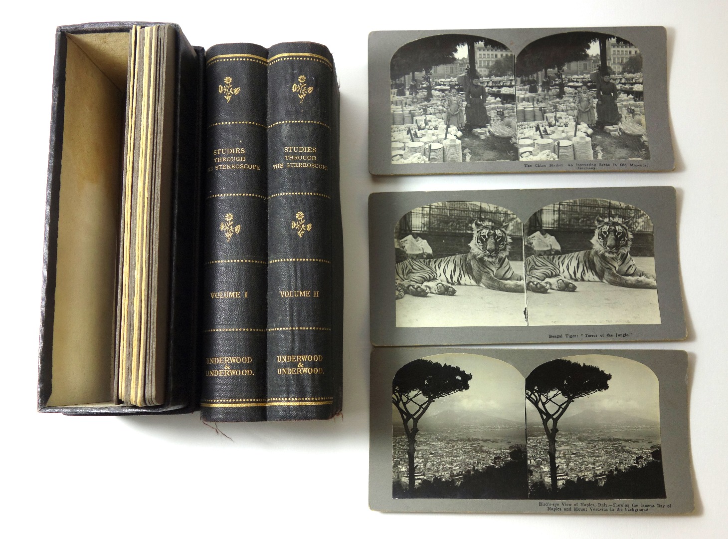 Appraisal: A collection of stereoscopic viewer slides including views in St