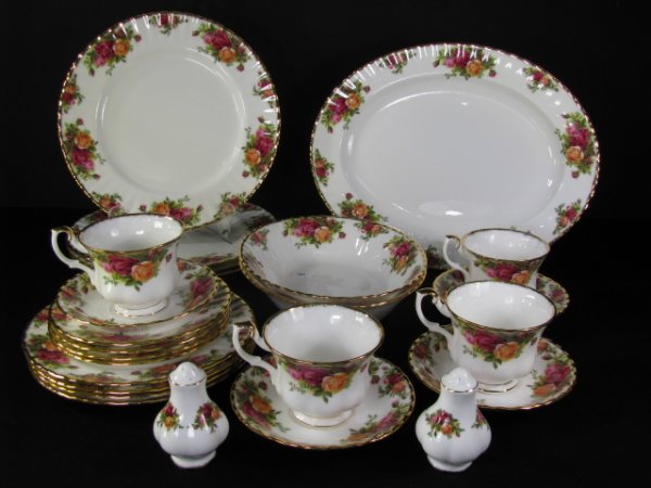 Appraisal: Twenty five pieces of Royal Albert Bone China Old Country