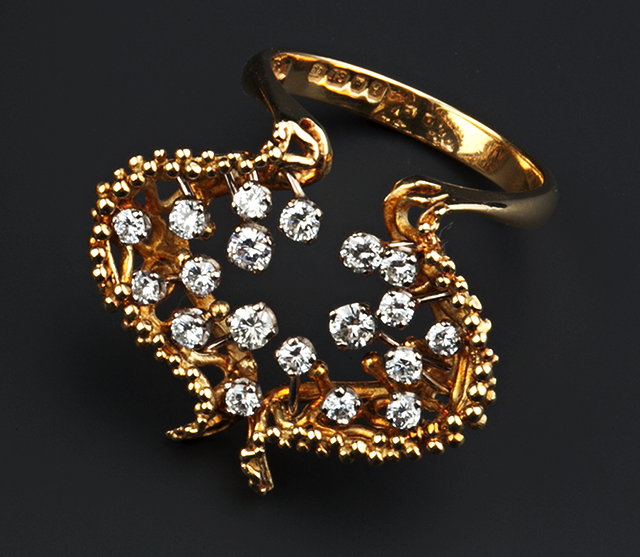 Appraisal: AN CT GOLD AND DIAMOND SET DRESS RING BY JOHN