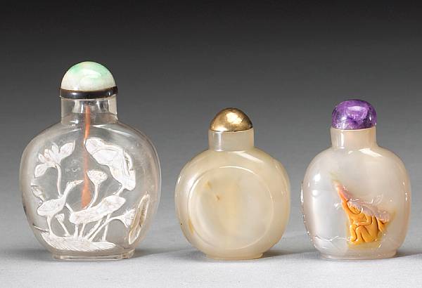 Appraisal: Three agate snuff bottles The first of flattened spade form