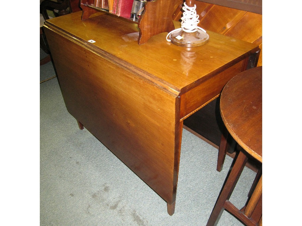 Appraisal: Edwardian mahogany gateleg dining table