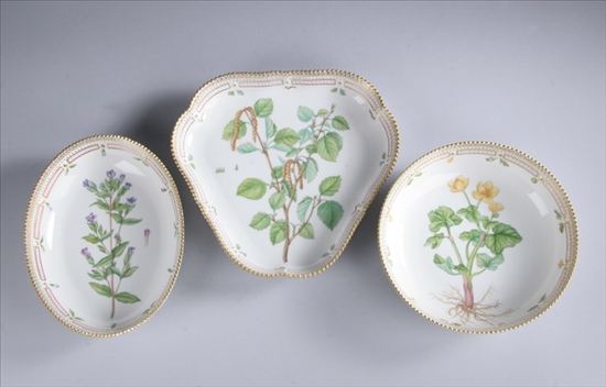 Appraisal: THREE ROYAL COPENHAGEN PORCELAIN 'FLORA DANICA' SERVING BOWLS th century