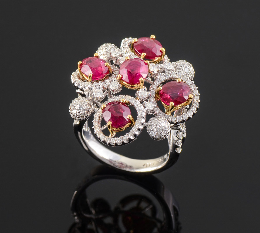 Appraisal: K GOLD RING WITH RUBIES AND DIAMONDS Distinctively designed ring