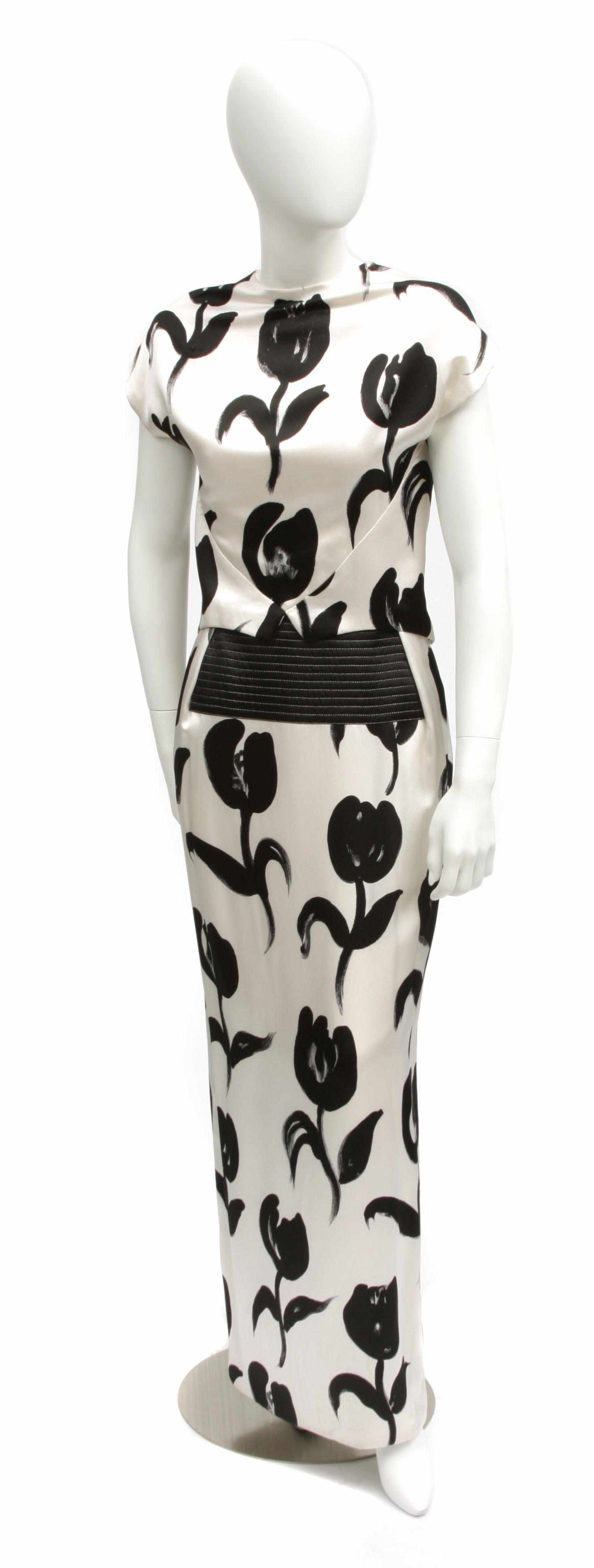 Appraisal: A Geoffrey Beene white and black floral design silk top