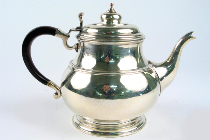 Appraisal: A TH CENTURY ENGLISH VICTORIAN STERLING SILVER TEA COFFEE POT