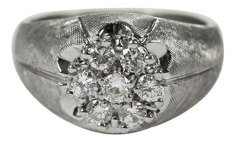 Appraisal: Retro kt Diamond Ring seven round brilliant diamonds estimated total