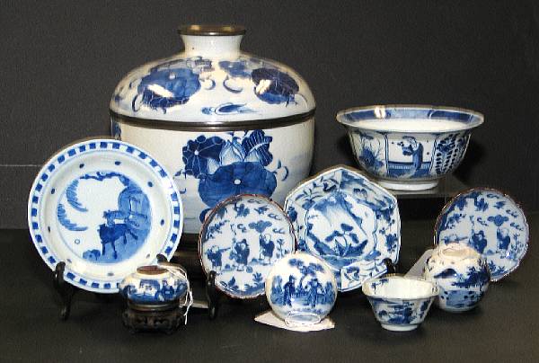 Appraisal: Fourteen blue and white porcelains th Century and Later The