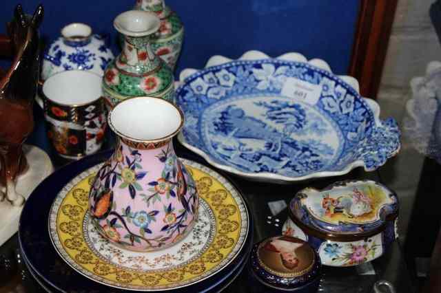 Appraisal: A TH CENTURY BLUE AND WHITE SHELL SHAPED RIDGEWAY DISH