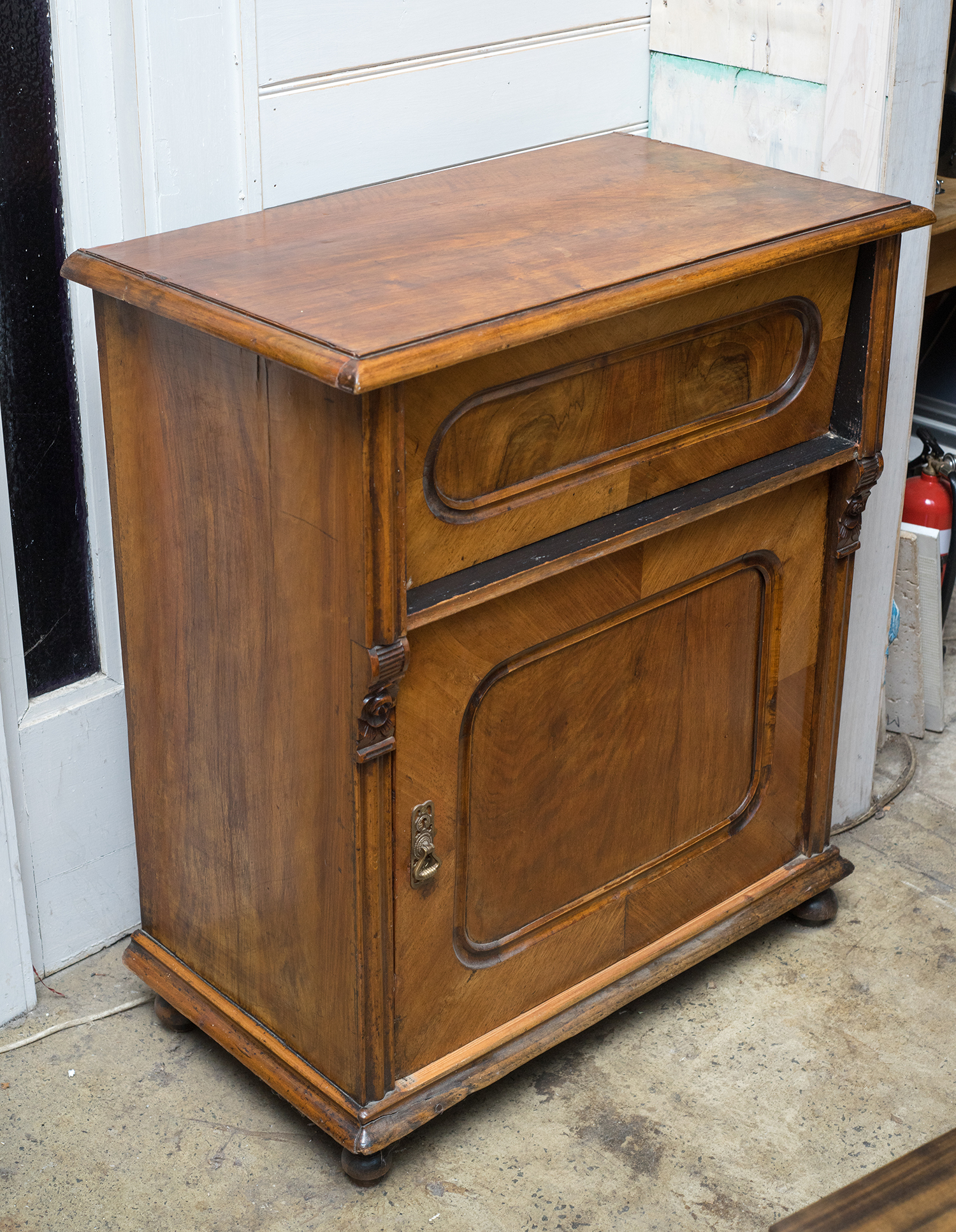 Appraisal: A th CENTURY WASHSTAND Mahogany with central door h x