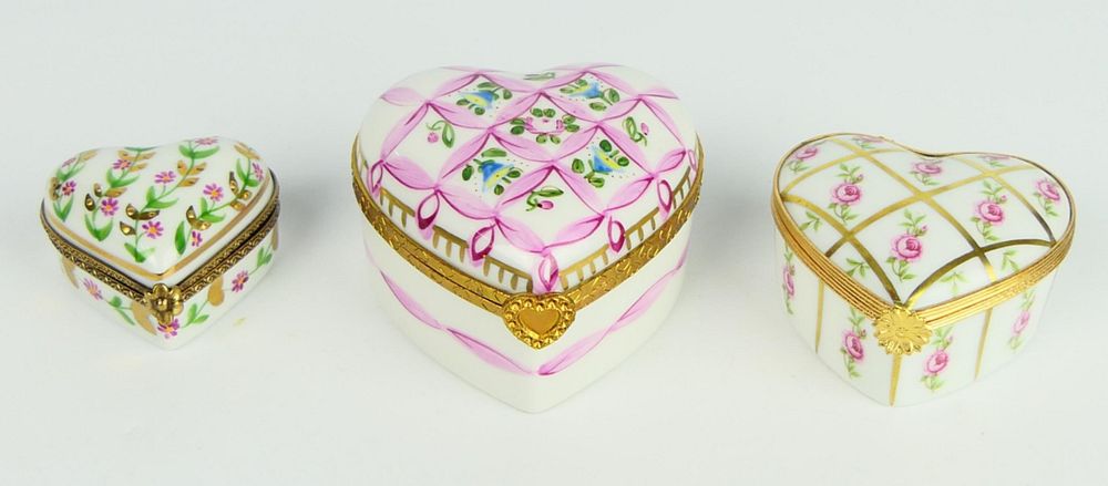 Appraisal: LOT OF LIMOGES PORCELAIN HEART SHAPED PILL BOXES Largest one