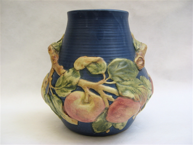 Appraisal: AN AMERICAN WELLER ART POTTERY VASE in the Baldin pattern